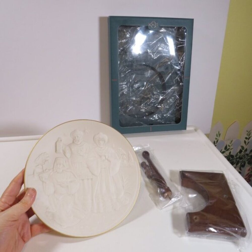 Lenox THREE WISE MEN 8" Plate 1994 Gold Trim Ivory LIKE NEW Organic Modern